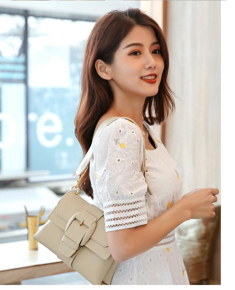 Popular in 2021, the new clamshell messenger bag texture, western style, one shoulder messenger, underarm bag women, Brown large
Popular in 2021, the new clamshell messenger bag texture, western style, one shoulder messenger, underarm bag women, Brown large