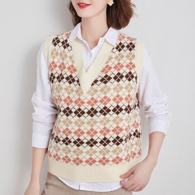 Wool Sweater Vest Women 2020 Winter Korean Style Vintage Argyle Plaid V Neck Sleeveless Pullover Waistcoat Knit Tank Tops T554, Beige
Wool Sweater Vest Women 2020 Winter Korean Style Vintage Argyle Plaid V Neck Sleeveless Pullover Waistcoat Knit Tank Tops T554, Beige