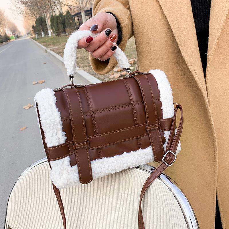 Fashion Plush Shoulder Bag Women PU Leather Crossbody Bag Winter New Small Square Designer Flap Messenger Handbag Bolso, Black
Fashion Plush Shoulder Bag Women PU Leather Crossbody Bag Winter New Small Square Designer Flap Messenger Handbag Bolso, Black