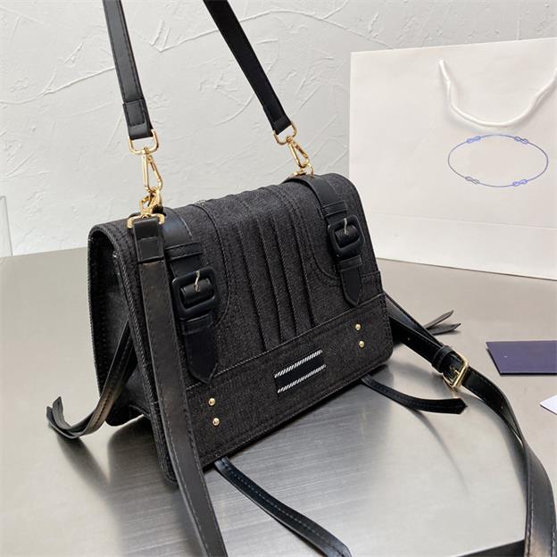 brand designer single shoulder bag women's fashion luxury leather oblique span Tote Bags Size 26*17cm
brand designer single shoulder bag women's fashion luxury leather oblique span Tote Bags Size 26*17cm