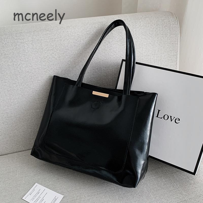 Black Bag Women's Autumn and Winter New Leisure Large Capacity Single Shoulder Bag Foreign Fashion Portable Tote, As picture
Black Bag Women's Autumn and Winter New Leisure Large Capacity Single Shoulder Bag Foreign Fashion Portable Tote, As picture