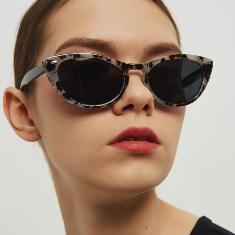 Sunglasses Fashion Tortoiseshell Gray Women Rivets Sun Glasses Retro Lady UV400 2021 Brand Cat Eye Eyewear1
Sunglasses Fashion Tortoiseshell Gray Women Rivets Sun Glasses Retro Lady UV400 2021 Brand Cat Eye Eyewear1