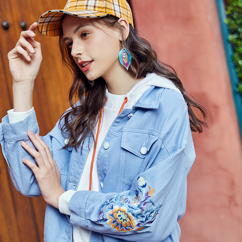 ARTKA Autumn New Women Denim Jacket Vintage Flower Embroidery Hooded Denim Coat Casual Loose Denim Jackets Women WN20001C 201112