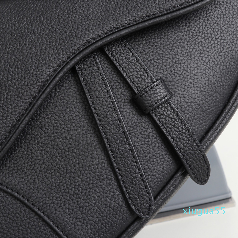 Saddle Bag Cross Body Bags Mens Designer Luxurious Classic Men Genuine Leather Crossbody Fashion Vintage Shoulder Man Casua15325
Saddle Bag Cross Body Bags Mens Designer Luxurious Classic Men Genuine Leather Crossbody Fashion Vintage Shoulder Man Casua15325