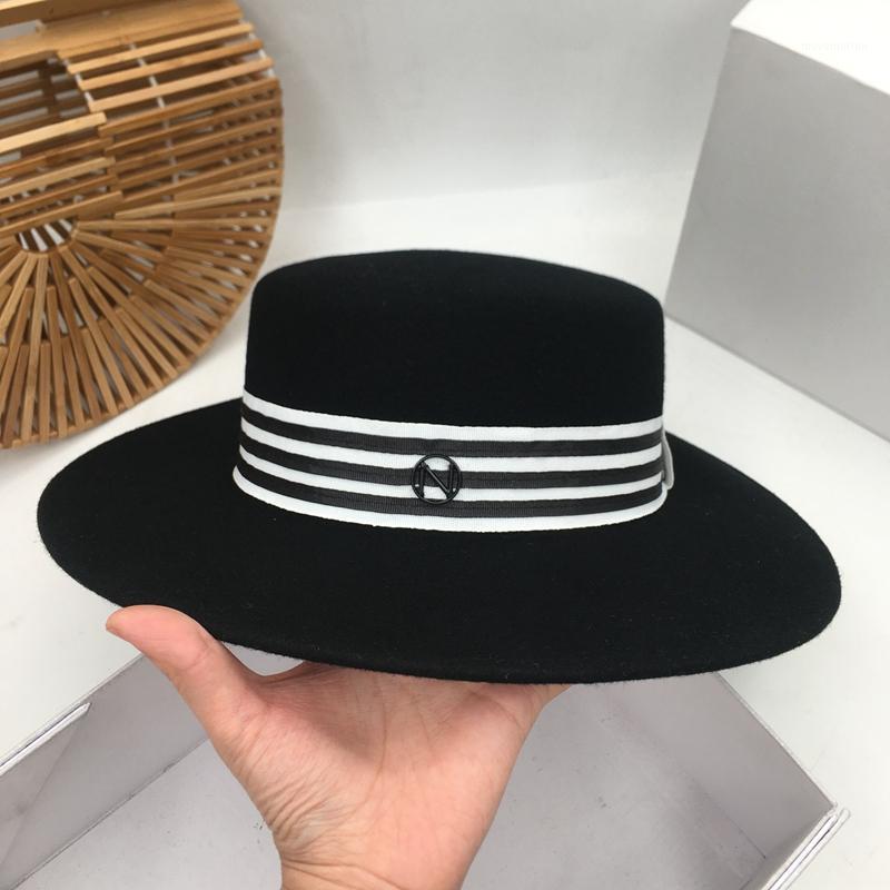 Europe and the United States the new black wool, flat-topped hat Sir han edition men and women fedoras1
Europe and the United States the new black wool, flat-topped hat Sir han edition men and women fedoras1