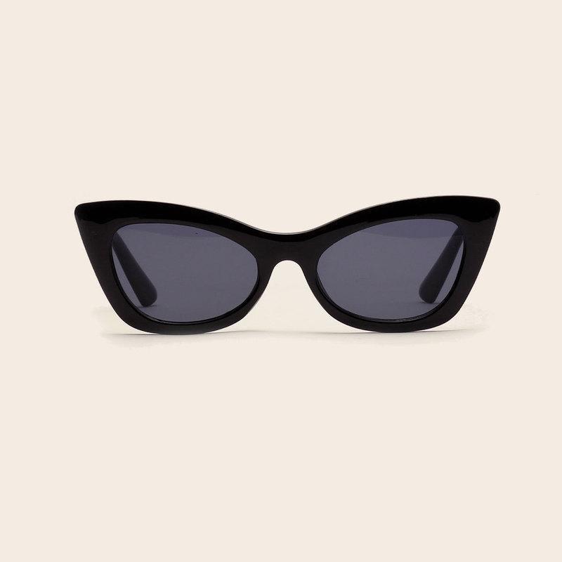 Retro Classic Cat eye oversized Sunglasses Men Brand Designer Sun Glasses Women Vintage Metal Frame Black lens Eyewear UV4001
Retro Classic Cat eye oversized Sunglasses Men Brand Designer Sun Glasses Women Vintage Metal Frame Black lens Eyewear UV4001