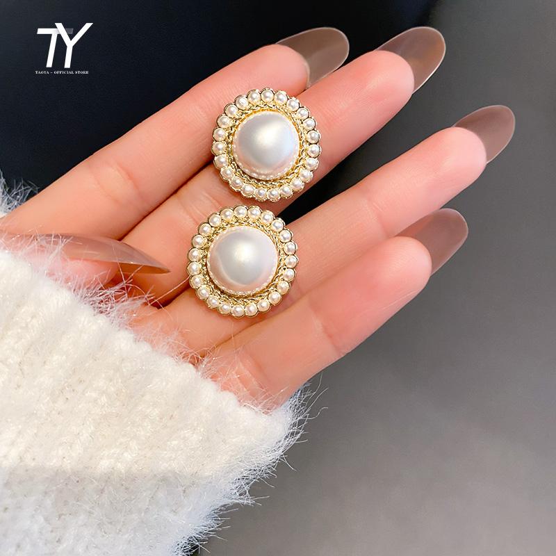 Stud High Level Pearl Circle Gold Earrings For Woman Korean Fashion Jewelry Wedding Party Girl's Elegant Temperament Goth, Golden;silver
Stud High Level Pearl Circle Gold Earrings For Woman Korean Fashion Jewelry Wedding Party Girl's Elegant Temperament Goth, Golden;silver