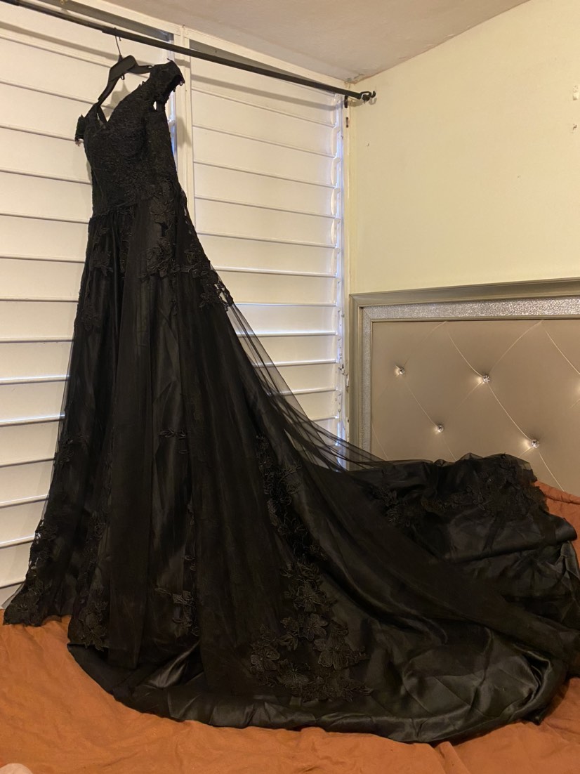 Red A-line Wedding Dresses For Nigerian Bride Modest African Middle East Church With Off Shoulder Appliqued Wedding Gown Chapel Train