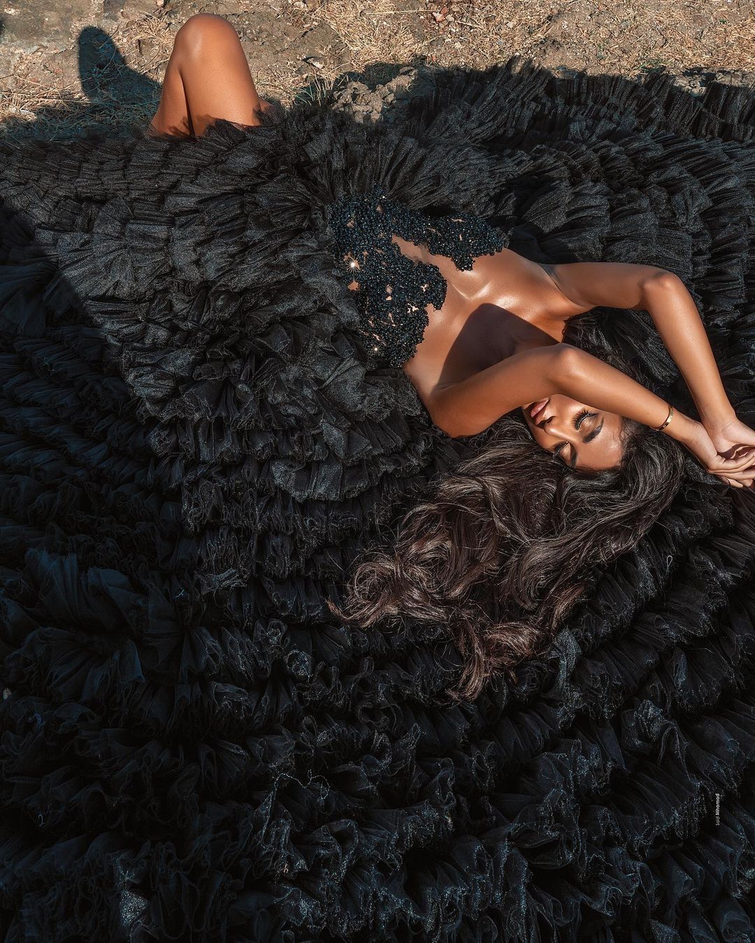 Black Prom Dresses Sexy Sweetheart Neck Lace Appliques Tiered Ruffles Skirts A Line Evening Gowns Illusion Formal Party Robes