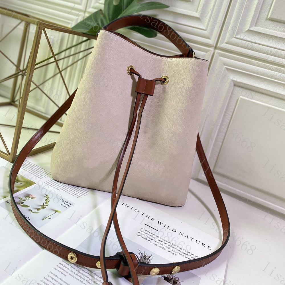 2020 new women leather handbags female mother package bag hand mother bill of lading shoulder bag women bag+Small bag M45256
2020 new women leather handbags female mother package bag hand mother bill of lading shoulder bag women bag+Small bag M45256