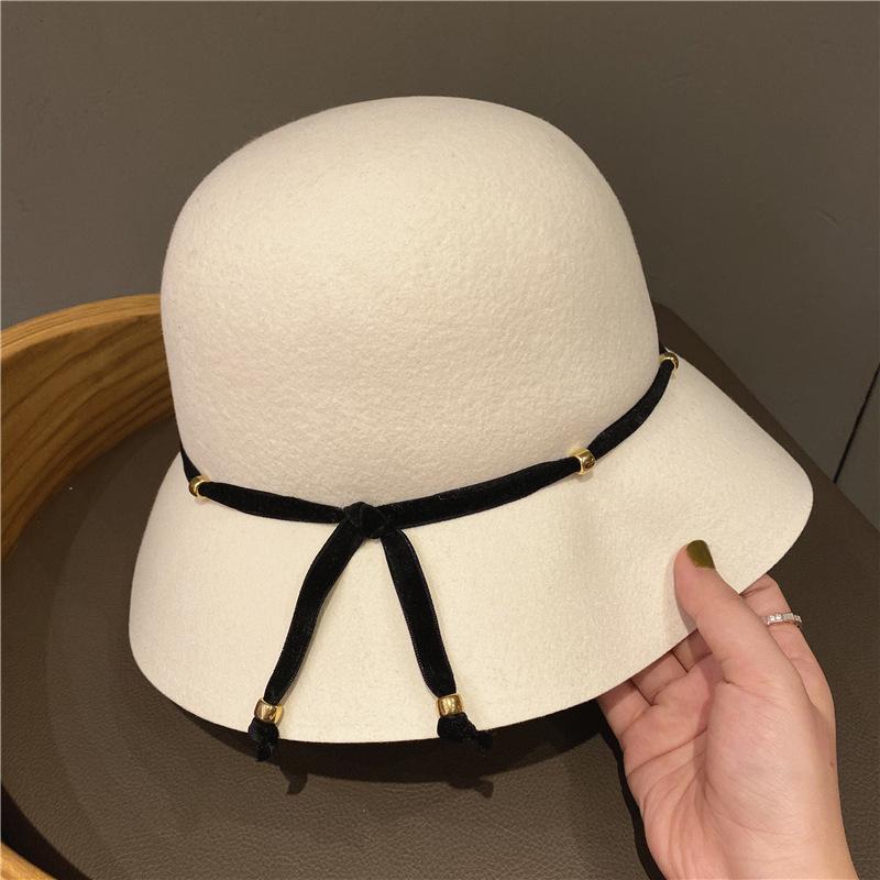 Autumn/winter Hepburn Wind Warm Pot Hat British Elegant Lady Hat Hit Color Bow Wool Fisherman Tide, Black
Autumn/winter Hepburn Wind Warm Pot Hat British Elegant Lady Hat Hit Color Bow Wool Fisherman Tide, Black