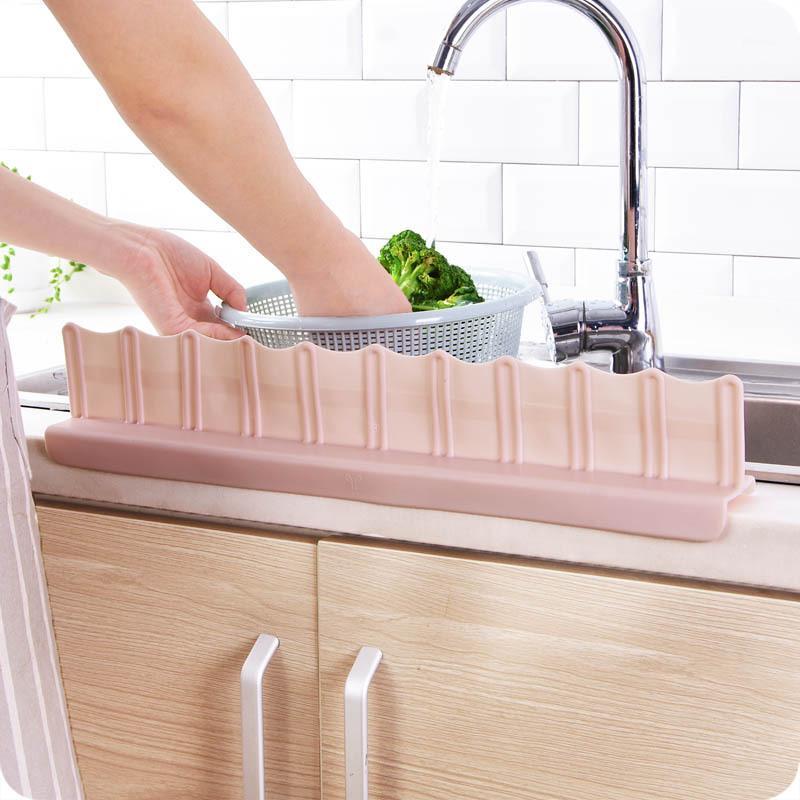 1PCS Kitchen Sucker-type pool fender splash-proof baffle rack bathroom sink accessories home accessories1
1PCS Kitchen Sucker-type pool fender splash-proof baffle rack bathroom sink accessories home accessories1