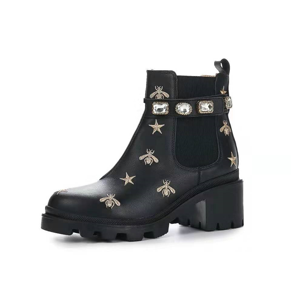 designer Ladies short boots 100% cowhide Classic Luxury Bee women Shoes Leather High Fashion Diamonds Martin boot size 35-40, Leather boots
designer Ladies short boots 100% cowhide Classic Luxury Bee women Shoes Leather High Fashion Diamonds Martin boot size 35-40, Leather boots