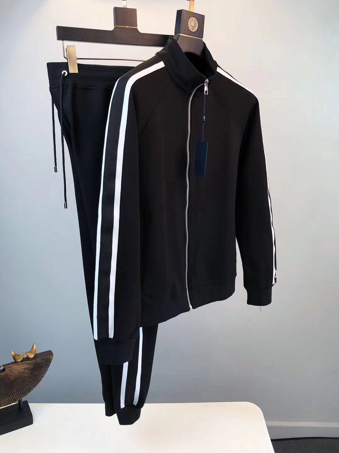 2020 spring and fall new fashion mens designer tracksuits ~ CHINESE SIZE sweatsuit ~ tops mens training jogging sweat track suits, Black
2020 spring and fall new fashion mens designer tracksuits ~ CHINESE SIZE sweatsuit ~ tops mens training jogging sweat track suits, Black