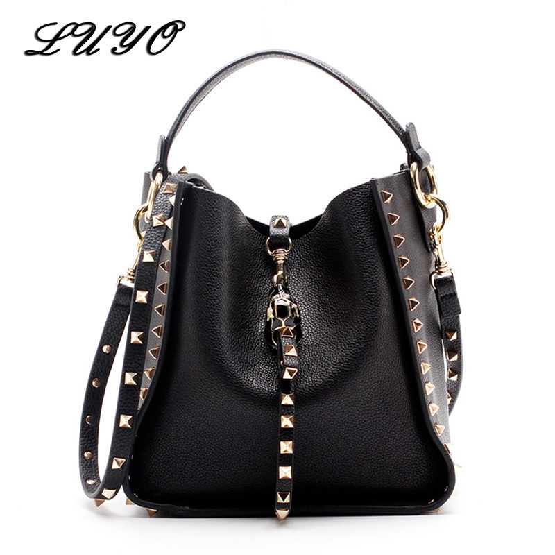Genuine Leather Famous Brand Rivet Crossbody Bags For Women Messenger Shoulder Bag Luxury Handbags Women Bags Designer Female C0121
Genuine Leather Famous Brand Rivet Crossbody Bags For Women Messenger Shoulder Bag Luxury Handbags Women Bags Designer Female C0121