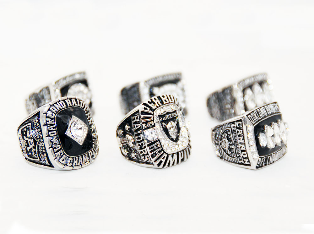 Personal collection 1967 1976 1980 1983 2002 MVP Set Football Championship Ring with Collector's Display Case
Personal collection 1967 1976 1980 1983 2002 MVP Set Football Championship Ring with Collector's Display Case