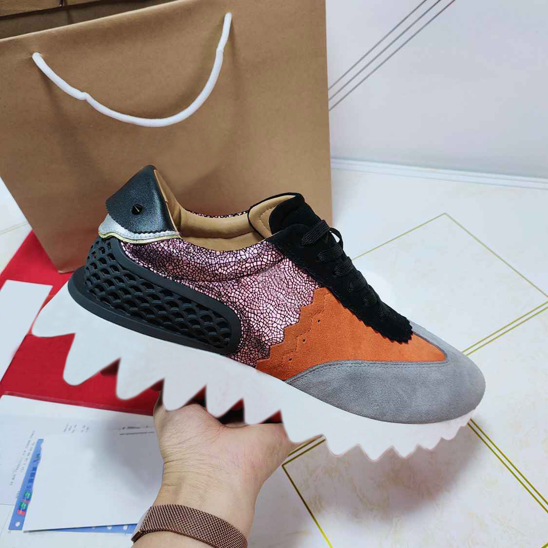 2021 women men hot sale fashion leather Red bottoms Sneakers Casual Shoes Sneaker EU35-48 top quality with box
2021 women men hot sale fashion leather Red bottoms Sneakers Casual Shoes Sneaker EU35-48 top quality with box