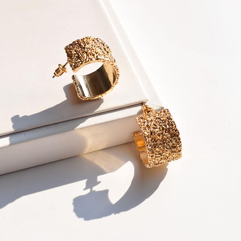 Korea Antique Matte Metal Gold Silver Color Round Stud Earrings New C Shape Wide Semicircle Curved Stud Earrings Women Girl
Korea Antique Matte Metal Gold Silver Color Round Stud Earrings New C Shape Wide Semicircle Curved Stud Earrings Women Girl