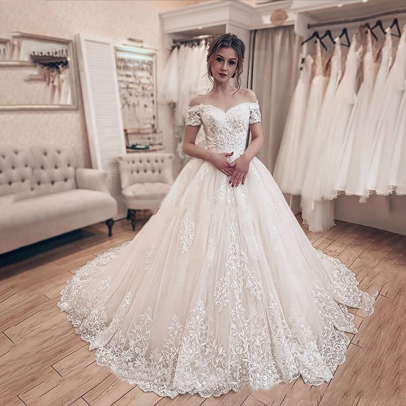 New Fashion Lace Ball Gown Wedding Dresses Off Shoulder Applique Floor Length Pleats Tiered Tulle Wedding Dress Bridal Gowns Vestidos