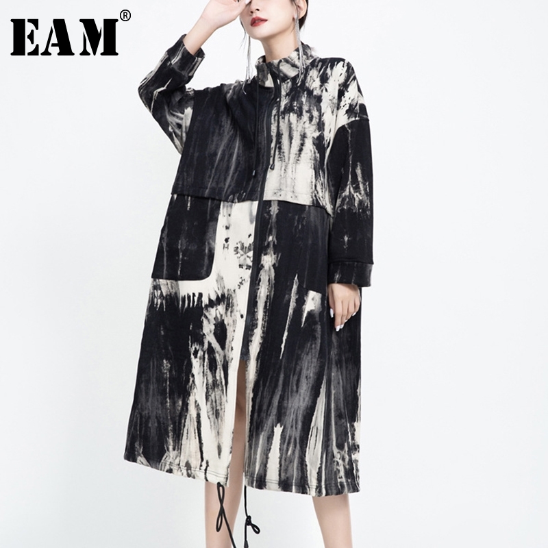 [EAM] Women Pattern Printed Big Size Long Trench New Stand Collar Long Sleeve Loose Fit Windbreaker Fashion Spring LJ201128