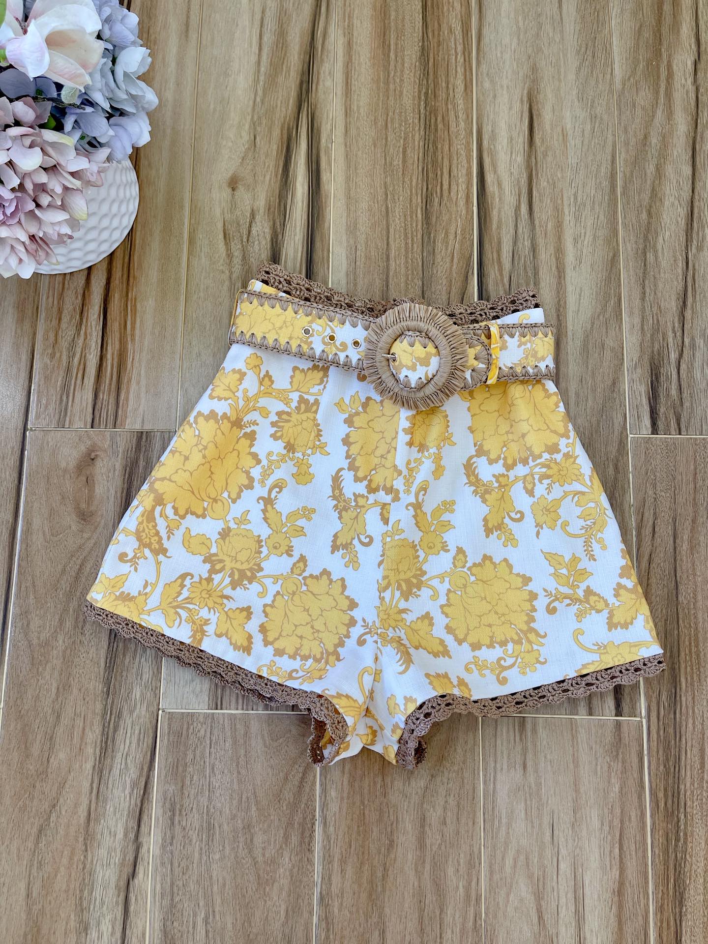 Skirts Spring and summer new cotton fabric high waist loose pants Paper bag silhouette with hidden zipper in the back center Double lining design, Yellow
Skirts Spring and summer new cotton fabric high waist loose pants Paper bag silhouette with hidden zipper in the back center Double lining design, Yellow