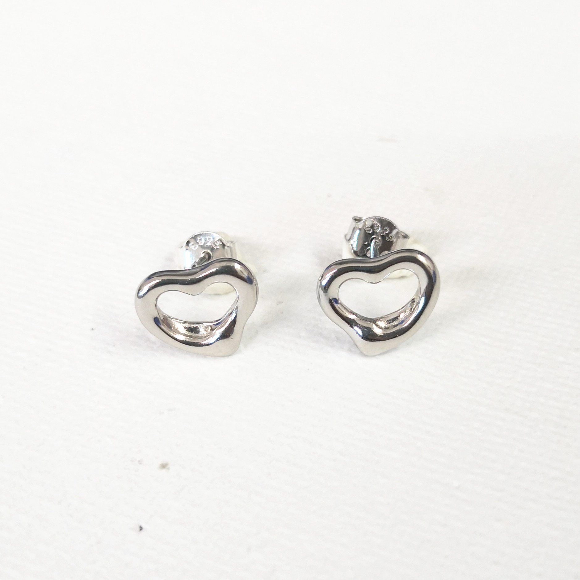 Heart-shaped silver plated earring in classical style ladies earrings jewelry holiday gifts LJ201013, Golden
Heart-shaped silver plated earring in classical style ladies earrings jewelry holiday gifts LJ201013, Golden