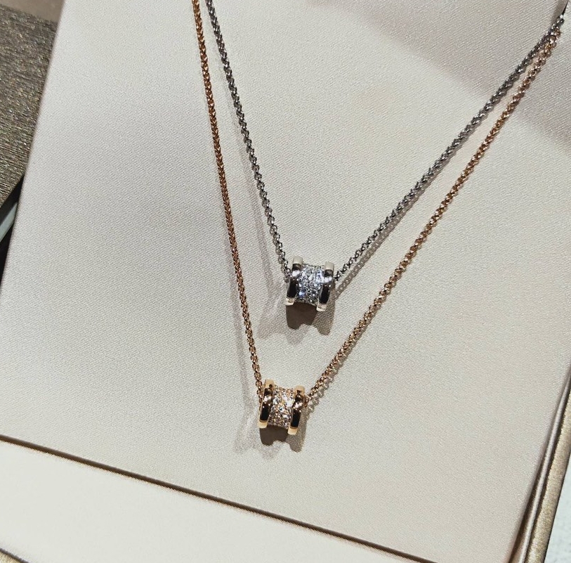 Luxury Pendant Necklaces Seiko 925 Sterling Silver V gold rose gold imported simulation diamond Small waist full diamond clavicle
Luxury Pendant Necklaces Seiko 925 Sterling Silver V gold rose gold imported simulation diamond Small waist full diamond clavicle