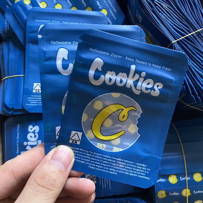 2020 Blue Cookies packaging mylar bags resealable edibles plastic california cookies sf 8th 3.5g smell proof childproof zipper package bag
2020 Blue Cookies packaging mylar bags resealable edibles plastic california cookies sf 8th 3.5g smell proof childproof zipper package bag