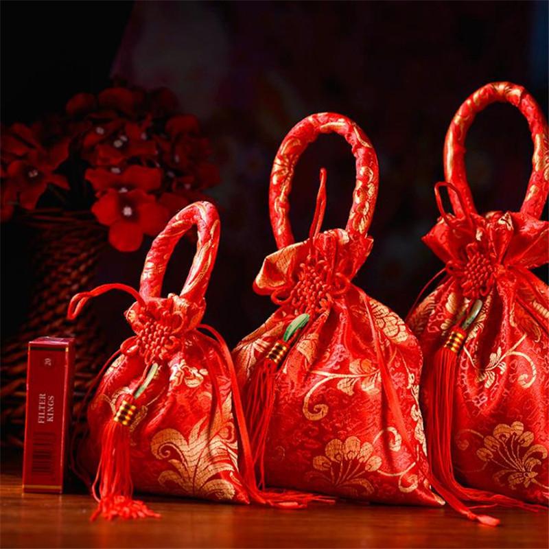 Silk Tassel Design Candy Box Wedding Candy Box Creative Silk Bag Wedding Gift Party Supplies 10pcs/lot
Silk Tassel Design Candy Box Wedding Candy Box Creative Silk Bag Wedding Gift Party Supplies 10pcs/lot