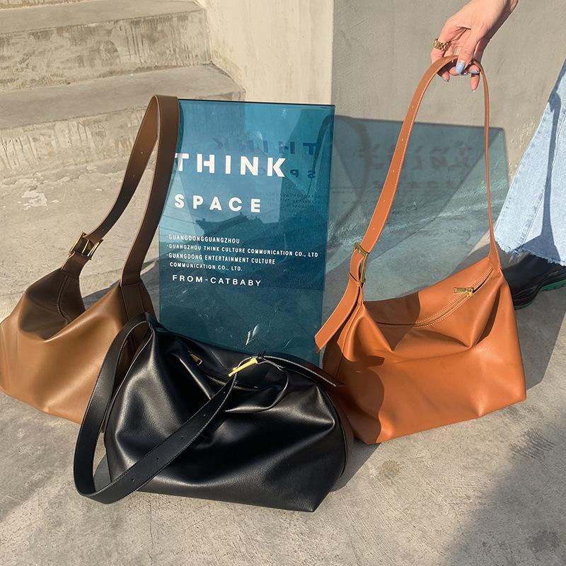 Spring New Soft Leather Stiletto Shoulder Bag Large-capacity Personality Simple Wide Shoulder Strap Tote One-piece Messenger, Brown
Spring New Soft Leather Stiletto Shoulder Bag Large-capacity Personality Simple Wide Shoulder Strap Tote One-piece Messenger, Brown
