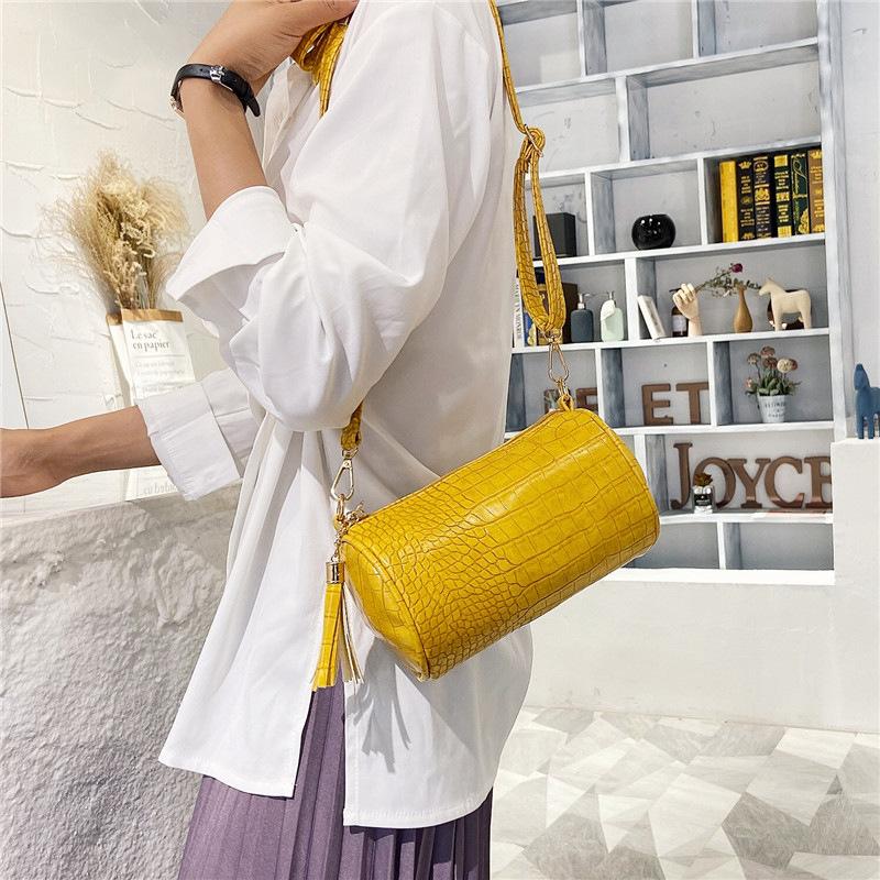 Luxury Crocodile pattern Women's Handbags Soft Shoulder Strap Leather Shoulder Bag Mobile Phone Bags Cylindrical Crossbody Bags, Beige
Luxury Crocodile pattern Women's Handbags Soft Shoulder Strap Leather Shoulder Bag Mobile Phone Bags Cylindrical Crossbody Bags, Beige