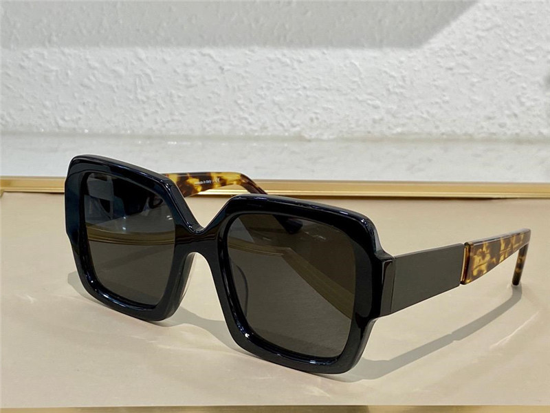 21 new trendy fashion sunglasses with high-grade plate with metal square frame trend fashion style bee series top quality comes with case
21 new trendy fashion sunglasses with high-grade plate with metal square frame trend fashion style bee series top quality comes with case