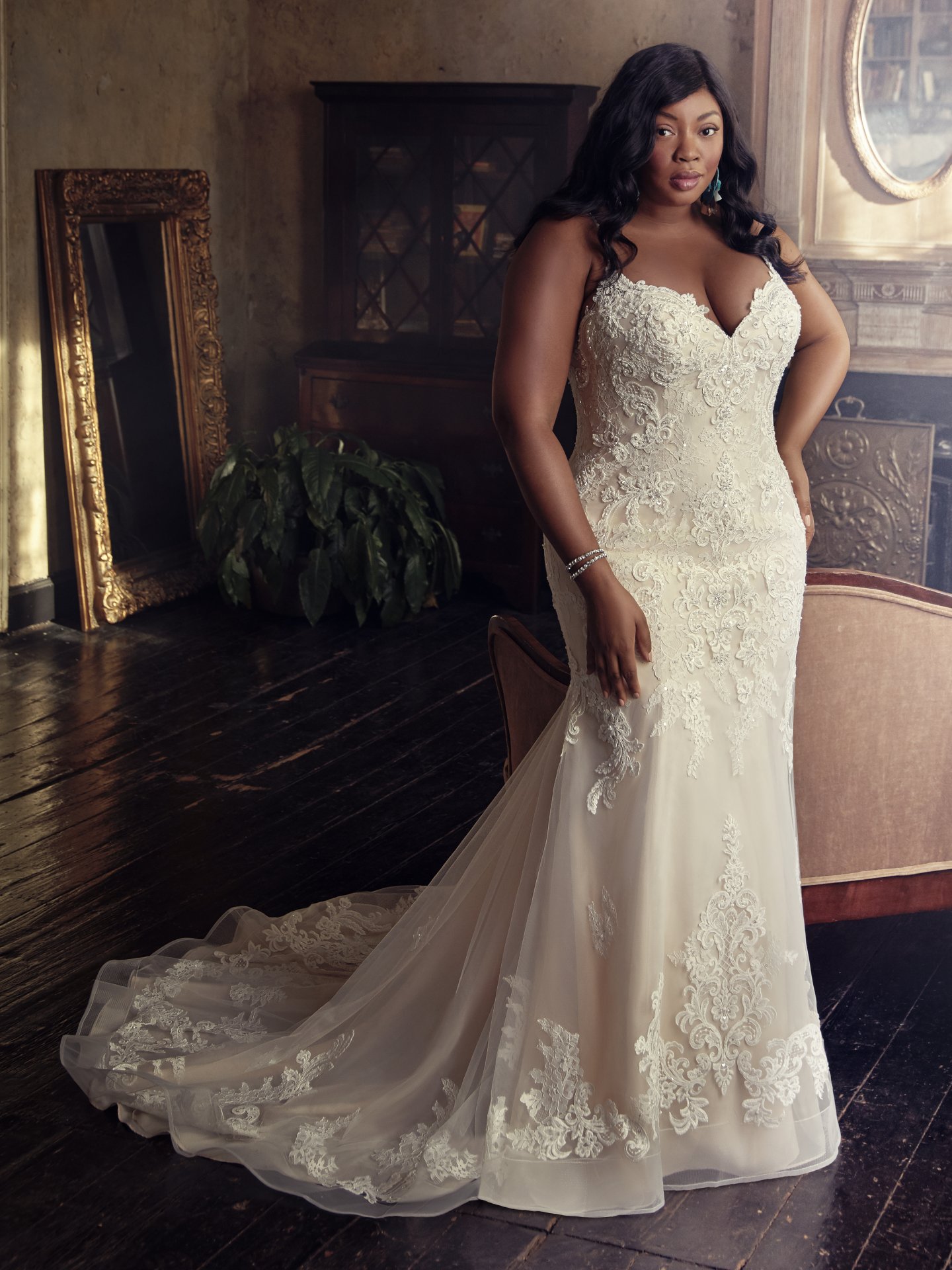 Plus Size Fabulous Lace Mermaid Wedding Dresses Beaded V Neck Sequined Bridal Gowns Covered Buttons Back Sweep Train Robe De Marie