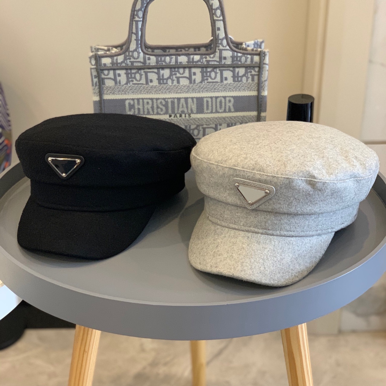 P family autumn and winter 20 new fashion brand tweed men's and women's Navy cap versatile handsome foreign fashion brand cap, Gray
P family autumn and winter 20 new fashion brand tweed men's and women's Navy cap versatile handsome foreign fashion brand cap, Gray