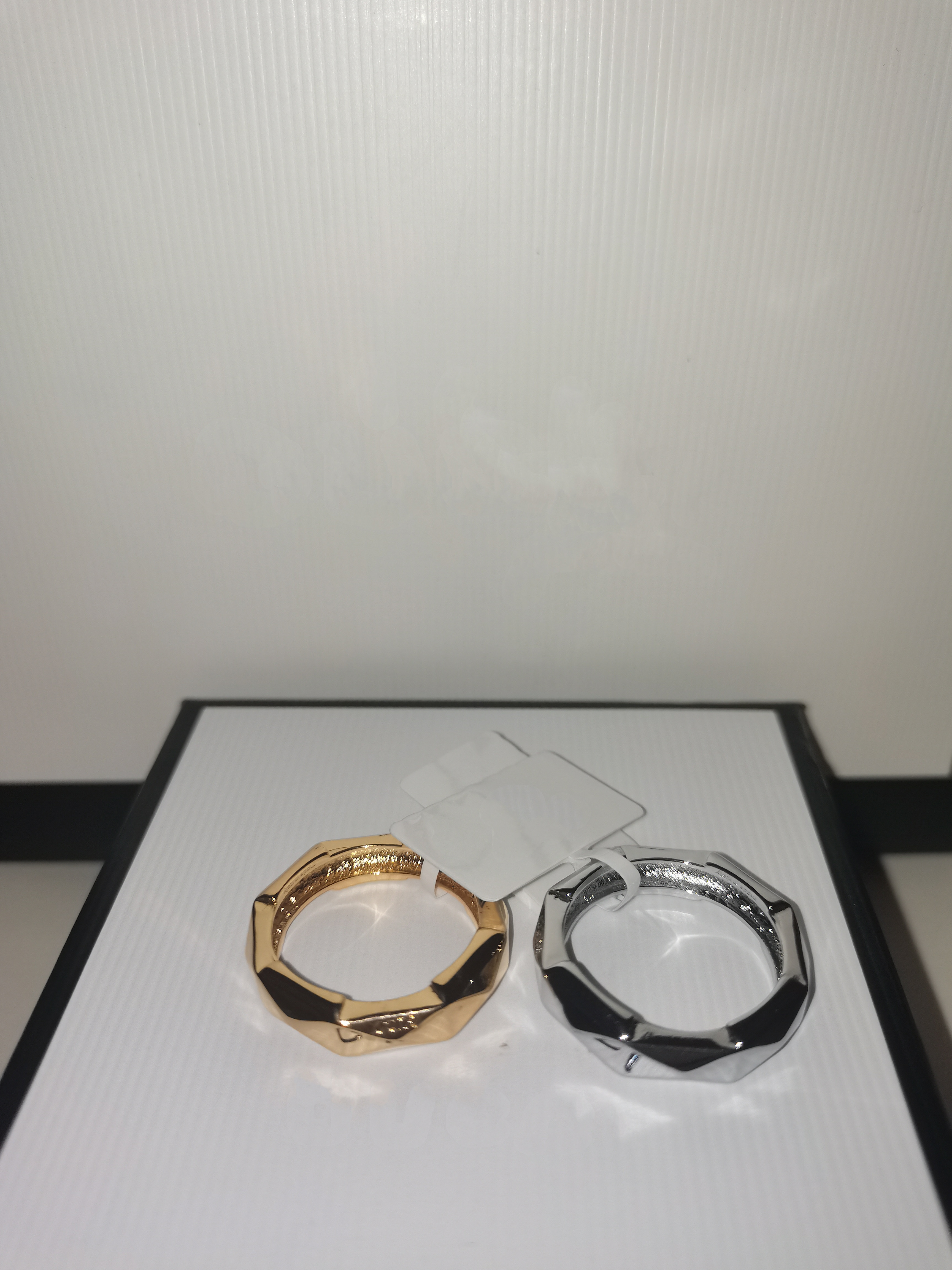 Luxury titanium steel silver With diamonds love rings men and women rose gold ring for lovers
Luxury titanium steel silver With diamonds love rings men and women rose gold ring for lovers