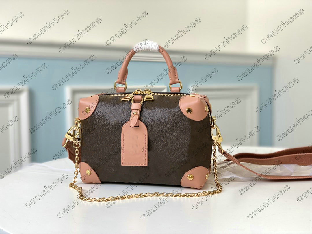 Luxurys designers bags PETITE MALLE SOUPLE women tote bag Full leather embossed tag round box bag black handbags emboss purses M45571 M45531
Luxurys designers bags PETITE MALLE SOUPLE women tote bag Full leather embossed tag round box bag black handbags emboss purses M45571 M45531