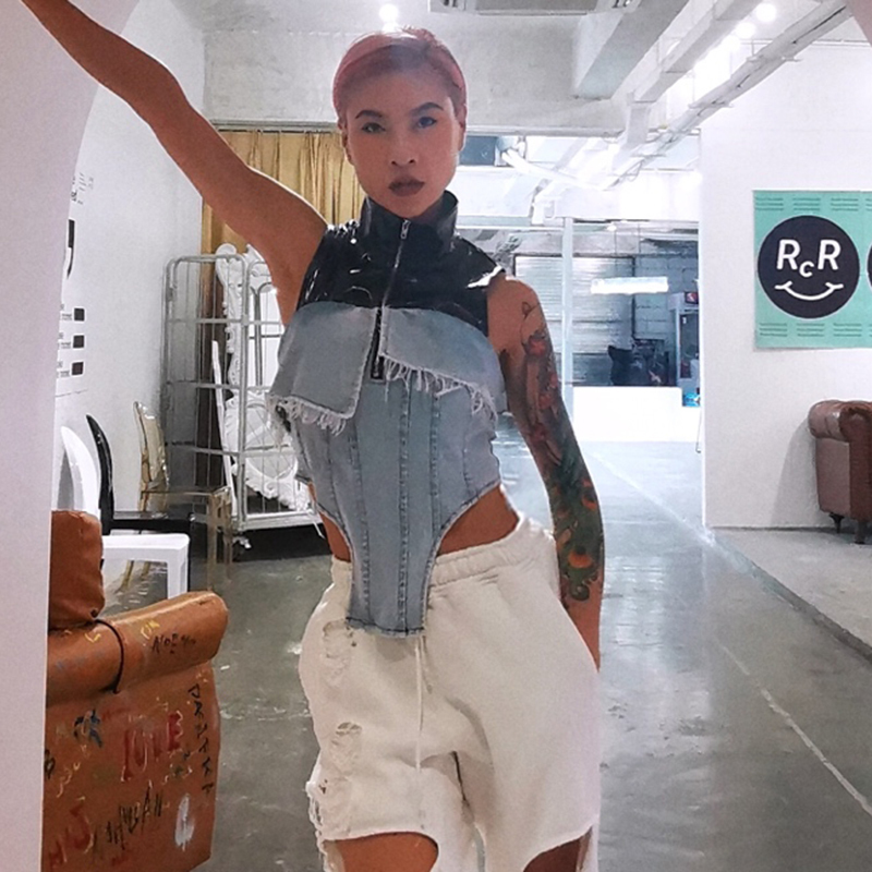 TWOTWINSTYLE Hit Color Patchwork Denim Tops For Women Stand Sleeveless Tassel Slim Short Streetwear Coats Female Summer 201023