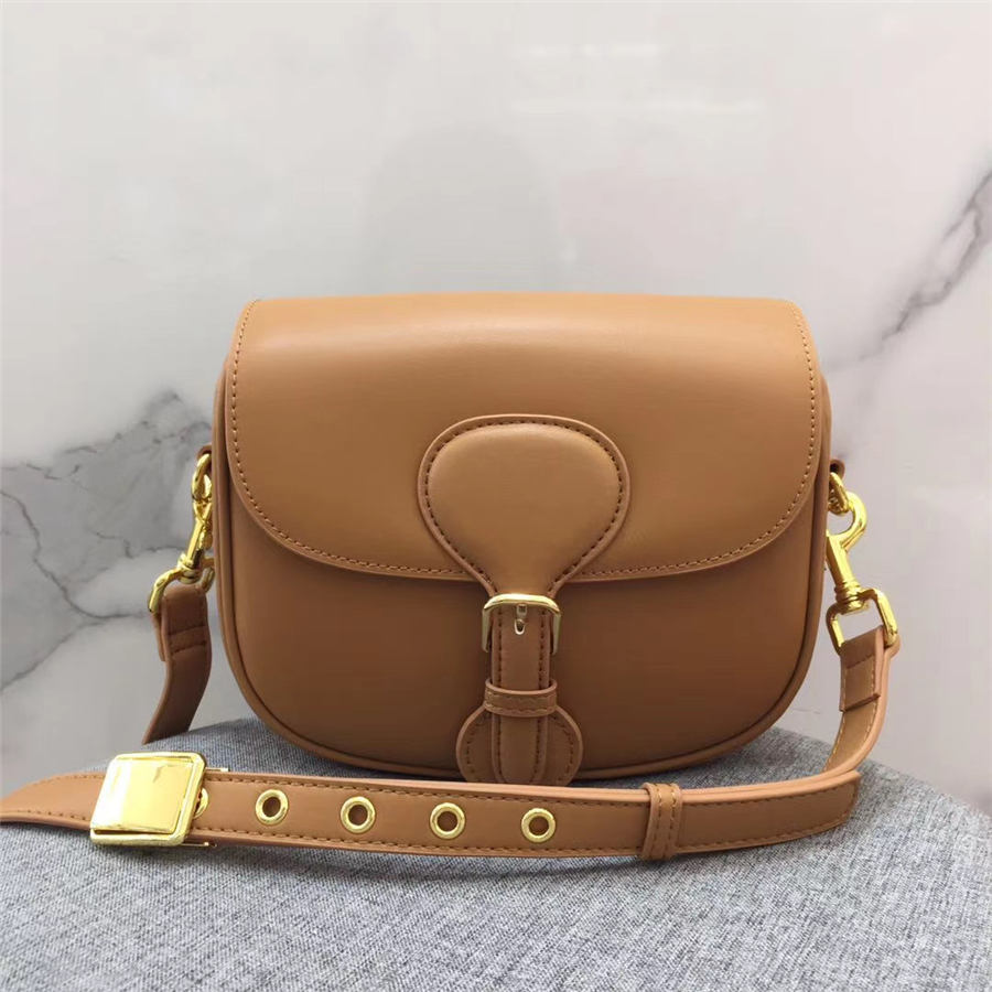 2021 top quality women handbag purse women handbag Retro Leather straddle bag fashion luggage bag, White
2021 top quality women handbag purse women handbag Retro Leather straddle bag fashion luggage bag, White