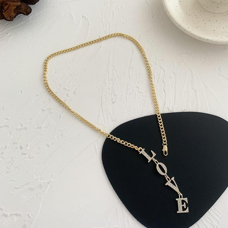 Origin Summer Korean Fashion Bling Bling Letter Love Pendant Necklace for Women Temperament Rhinestone Necklace Party Jewelry
Origin Summer Korean Fashion Bling Bling Letter Love Pendant Necklace for Women Temperament Rhinestone Necklace Party Jewelry