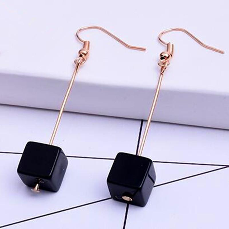 2021 New Cute Square Crystal Ear Hook Earrings Simple without ear hole Clip long earring Jewelry for woman birthday gift
2021 New Cute Square Crystal Ear Hook Earrings Simple without ear hole Clip long earring Jewelry for woman birthday gift