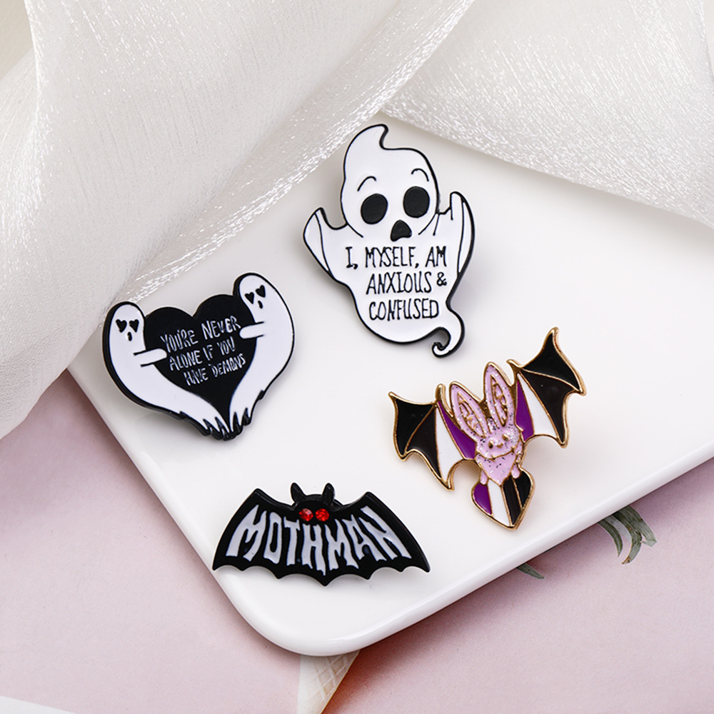 Halloween creative white ghost black heart-shaped character bat fashion brooch versatile badge, Color #1
Halloween creative white ghost black heart-shaped character bat fashion brooch versatile badge, Color #1