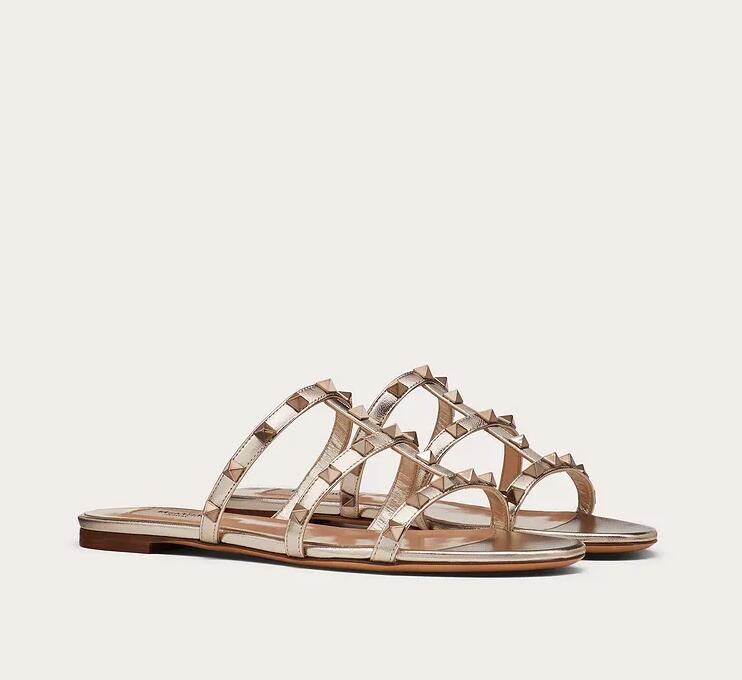 Summer Popular Brands Women Slipper Rock Stud Sandals Flat Metallic Nappa Slides Ladies Designer Outdoor Beach Casual Walking Shoes
Summer Popular Brands Women Slipper Rock Stud Sandals Flat Metallic Nappa Slides Ladies Designer Outdoor Beach Casual Walking Shoes