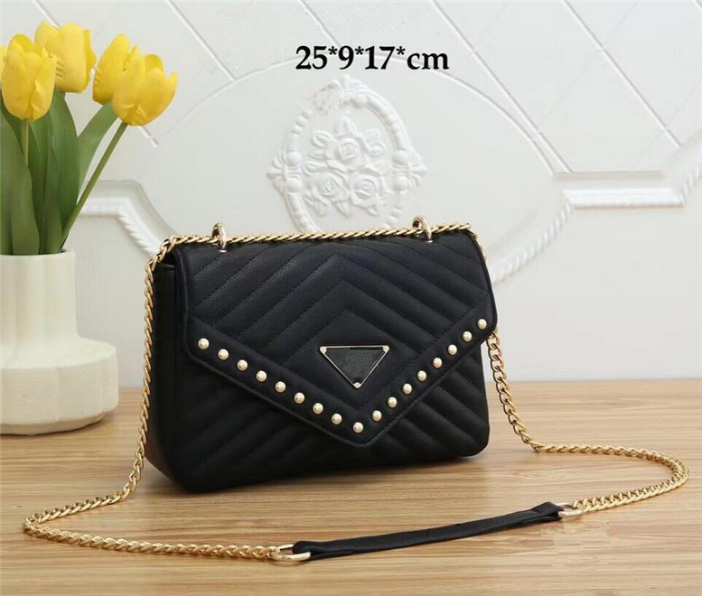 classic Luxurys Designers Shoulder bag high quality Letter Handbags wallet Flap 2022 women Crossbody purses Fashion Bags England Style 86
classic Luxurys Designers Shoulder bag high quality Letter Handbags wallet Flap 2022 women Crossbody purses Fashion Bags England Style 86