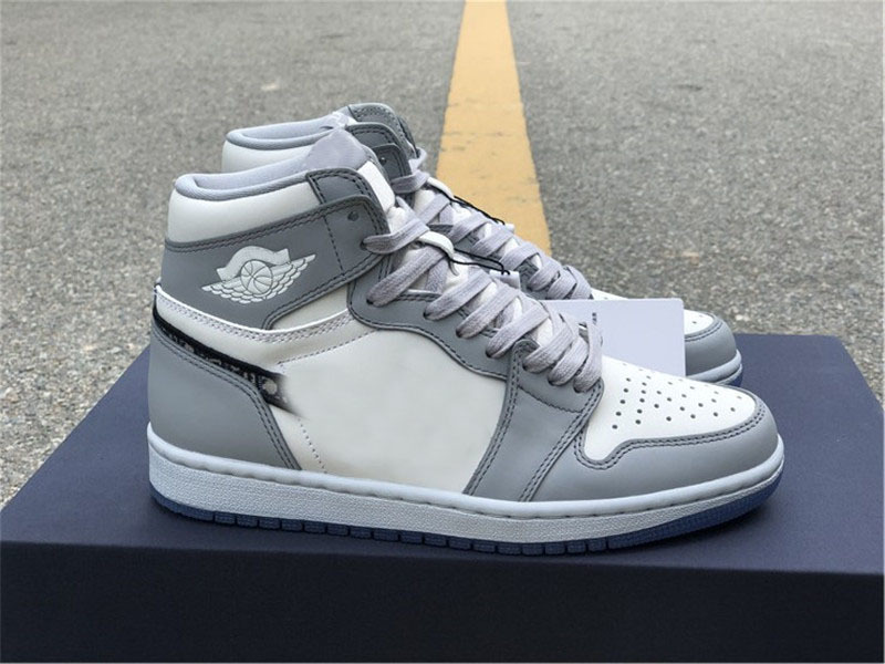 2021 New Air Authentic 1 Low High OG Athletic Shoes Men Wolf Grey Sail Photon Dust White 1S Limited Sneakers Sports With Original Box
2021 New Air Authentic 1 Low High OG Athletic Shoes Men Wolf Grey Sail Photon Dust White 1S Limited Sneakers Sports With Original Box