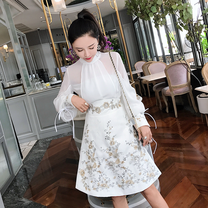 2021 New White Solid Chiffon Blouse + Diamond Embroidered Runway Design Woman 2 Piece Elegant Party Set Tx6r
2021 New White Solid Chiffon Blouse + Diamond Embroidered Runway Design Woman 2 Piece Elegant Party Set Tx6r