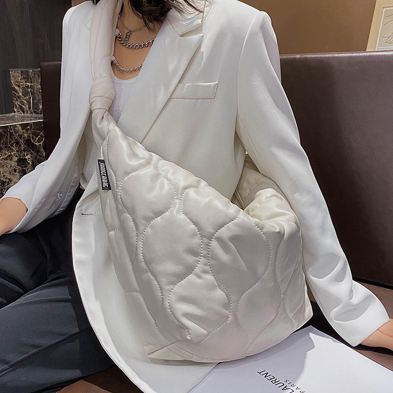 Soft Leather Composite Bags Female Large Capacity Cloth Shoulder Bag 2021 Autumn Winter Crossbody Handbag Shopper Tote sac femme, Cloth black
Soft Leather Composite Bags Female Large Capacity Cloth Shoulder Bag 2021 Autumn Winter Crossbody Handbag Shopper Tote sac femme, Cloth black