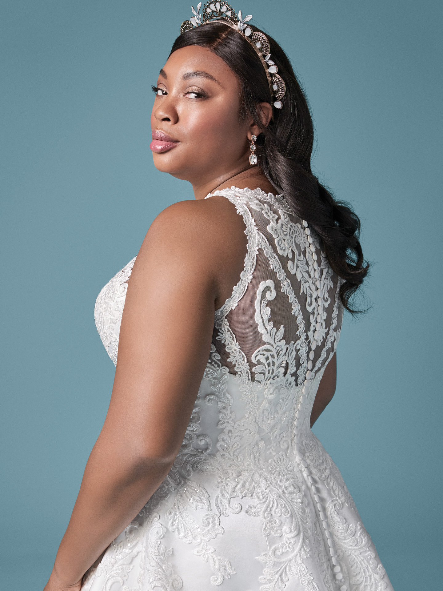 Plus Size Graceful Lace Appliqued Wedding Dresses Sheer Jewel Neck A Line Sequined Bridal Gowns Sweep Train Satin Robe De Marie