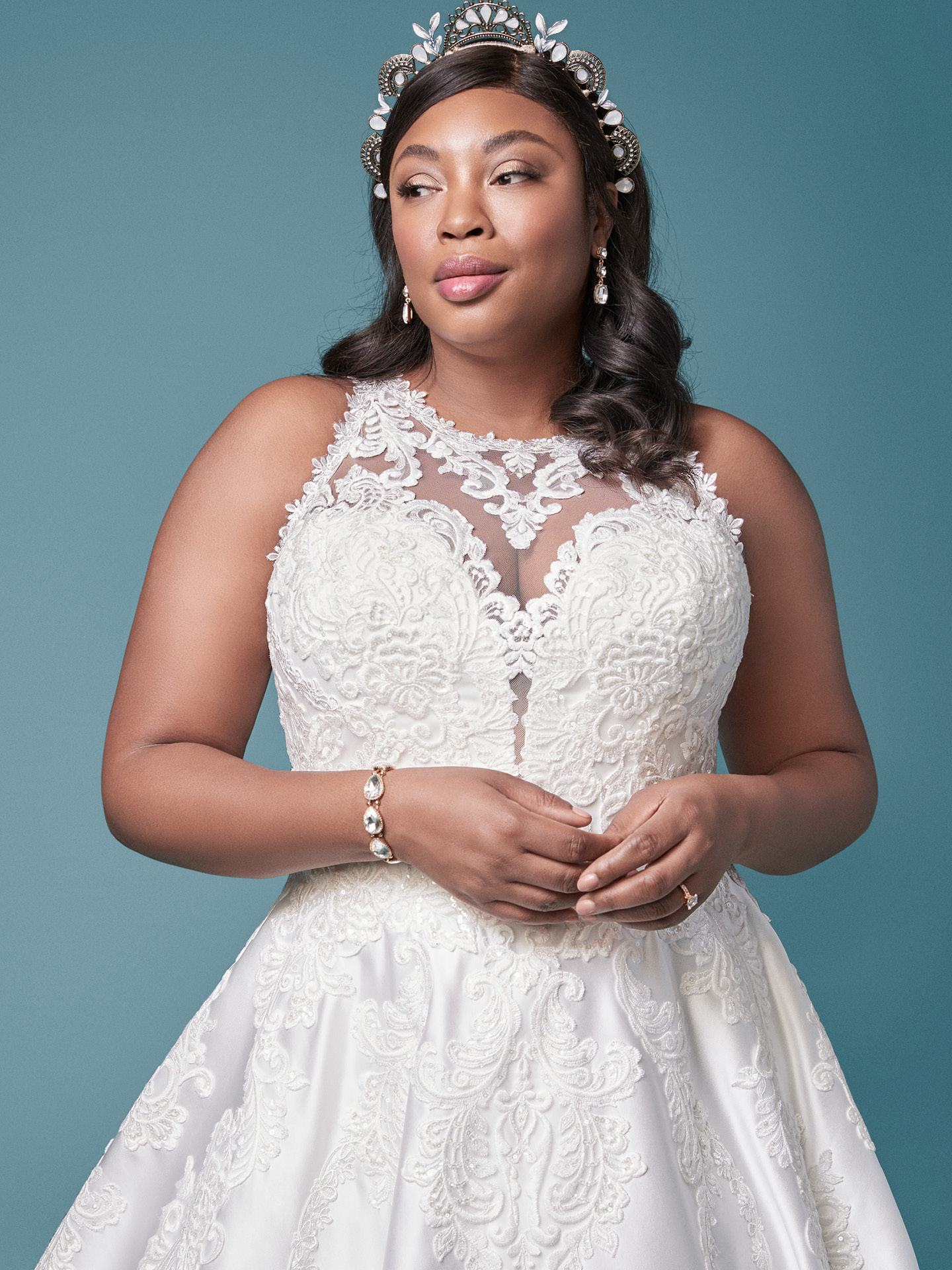 Plus Size Graceful Lace Appliqued Wedding Dresses Sheer Jewel Neck A Line Sequined Bridal Gowns Sweep Train Satin Robe De Marie