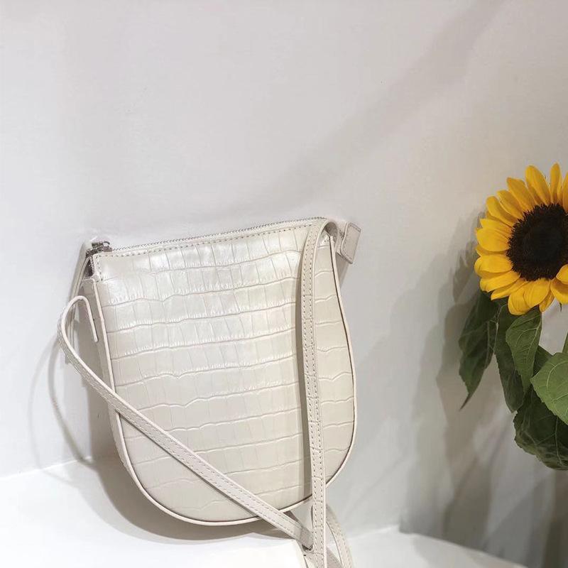 autumn winters is worn the crocodile grain bucket bag contracted one shoulder restoring ancient ways mobile phone bag, Black
autumn winters is worn the crocodile grain bucket bag contracted one shoulder restoring ancient ways mobile phone bag, Black