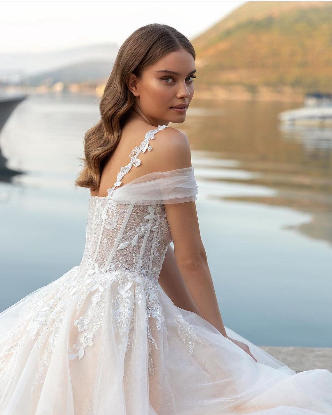Elegant White A-Line Wedding Dress With Sleeveless Backless Applique Organza Formal Occasion Custom Made Tulle Floor-length
